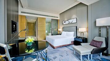 Minibar, Zimmersafe, Schreibtisch, schallisolierte Zimmer