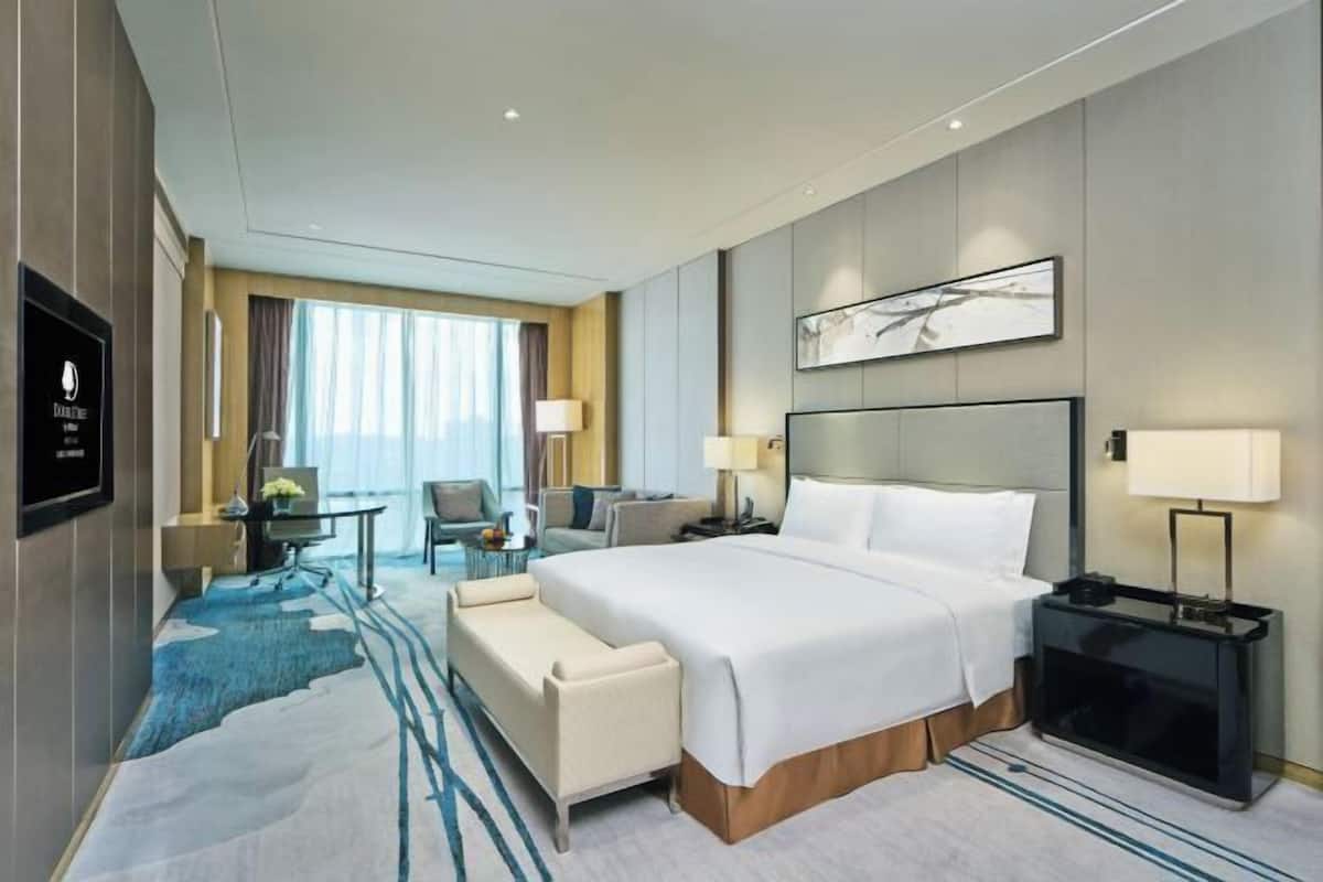 Minibar, in-room safe, desk, soundproofing