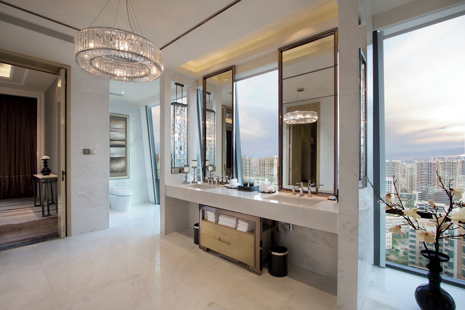 Room, 1 King Bed | Bathroom