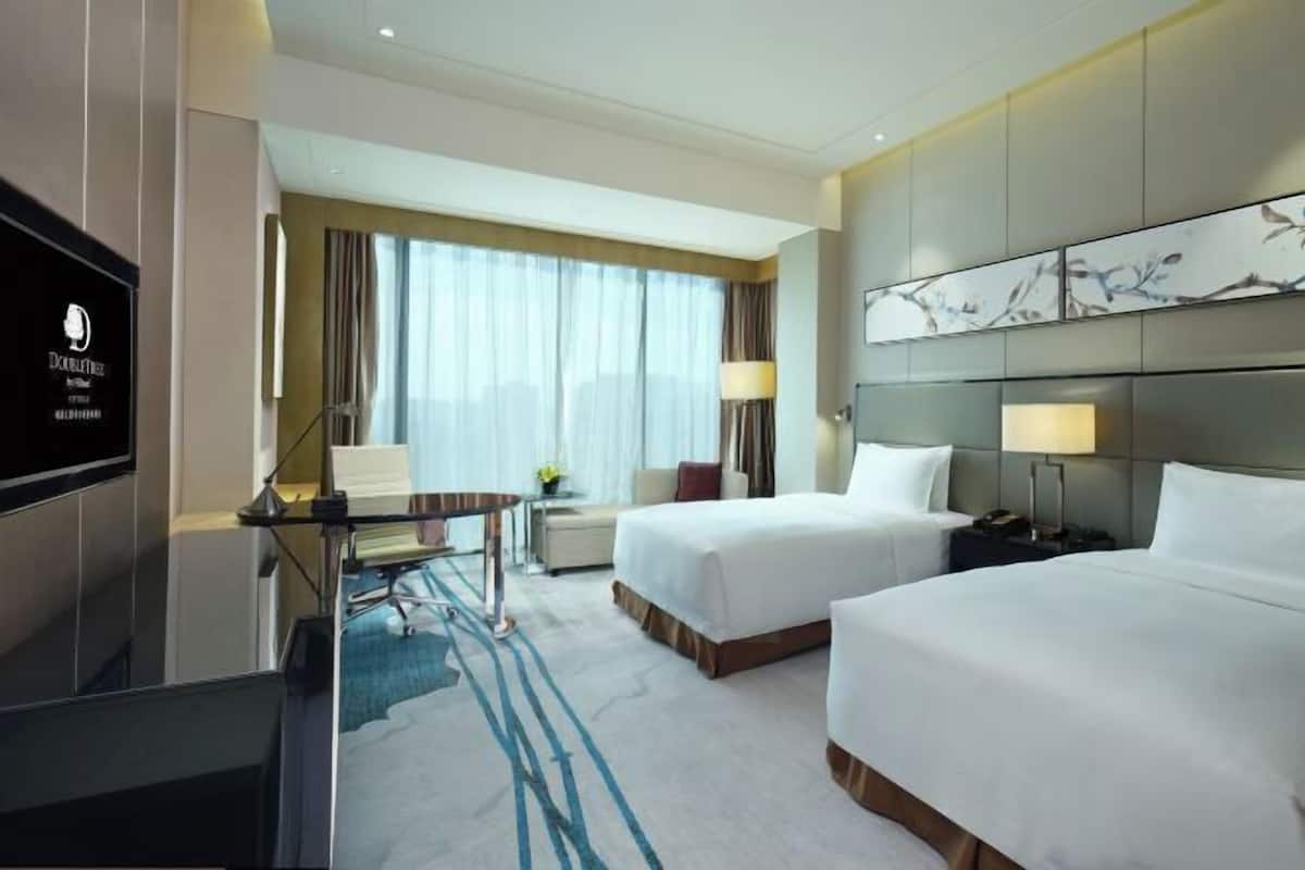 Minibar, in-room safe, desk, soundproofing