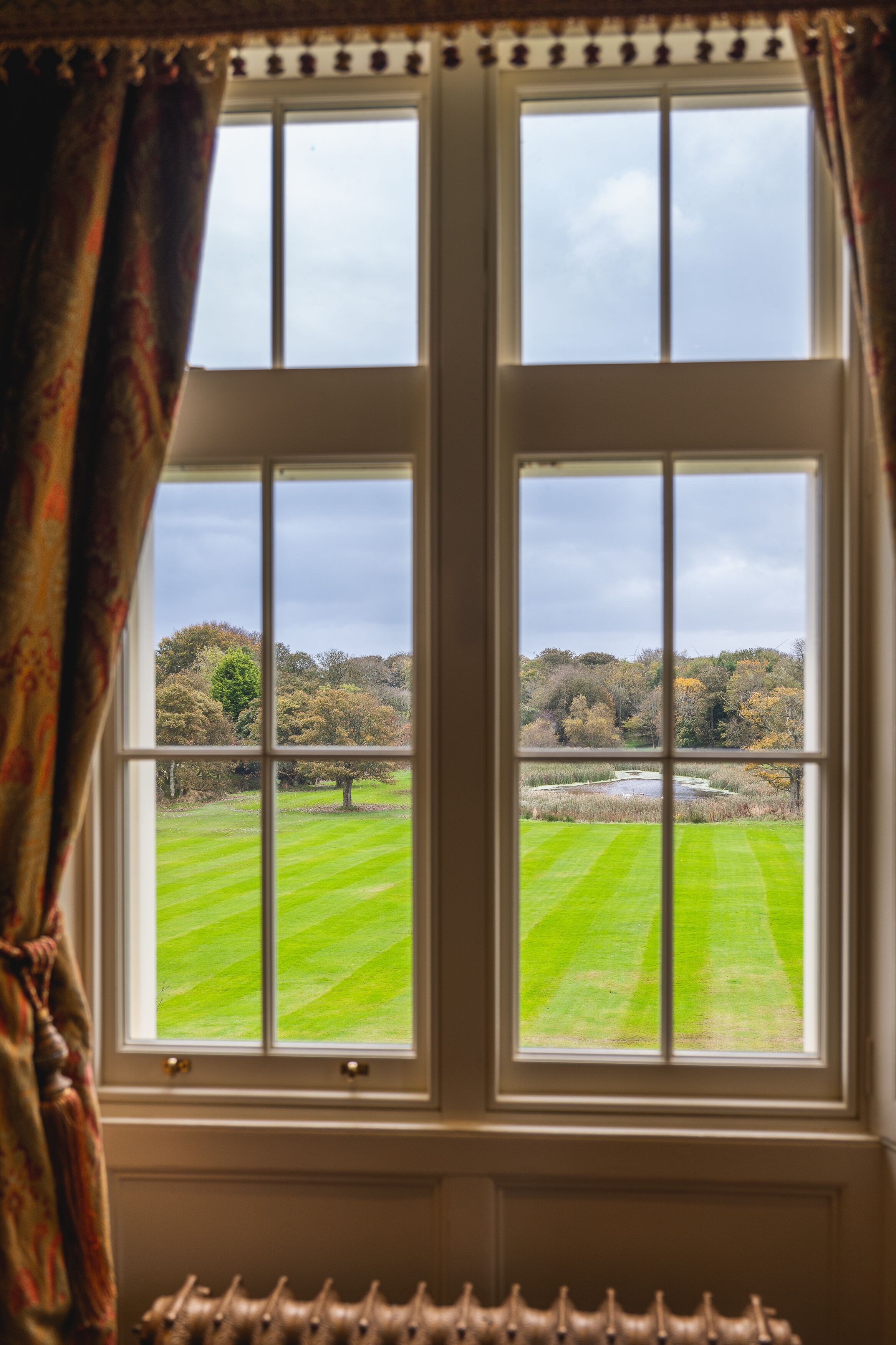 deluxe double room, 1 king bed | premium bedding, minibar, in-room safe, desk