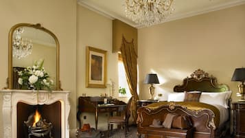 Deluxe Double Room, 1 King Bed | Premium bedding, minibar, in-room safe, desk