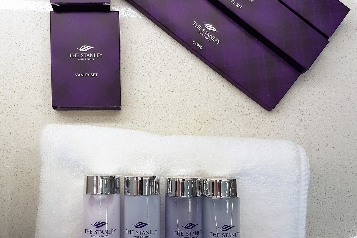 ของใช้ใน  ห้องน้ำฟรี, ไดร์เป่าผม, เสื้อคลุมอาบน้ำ, ผ้าเช็ดตัว