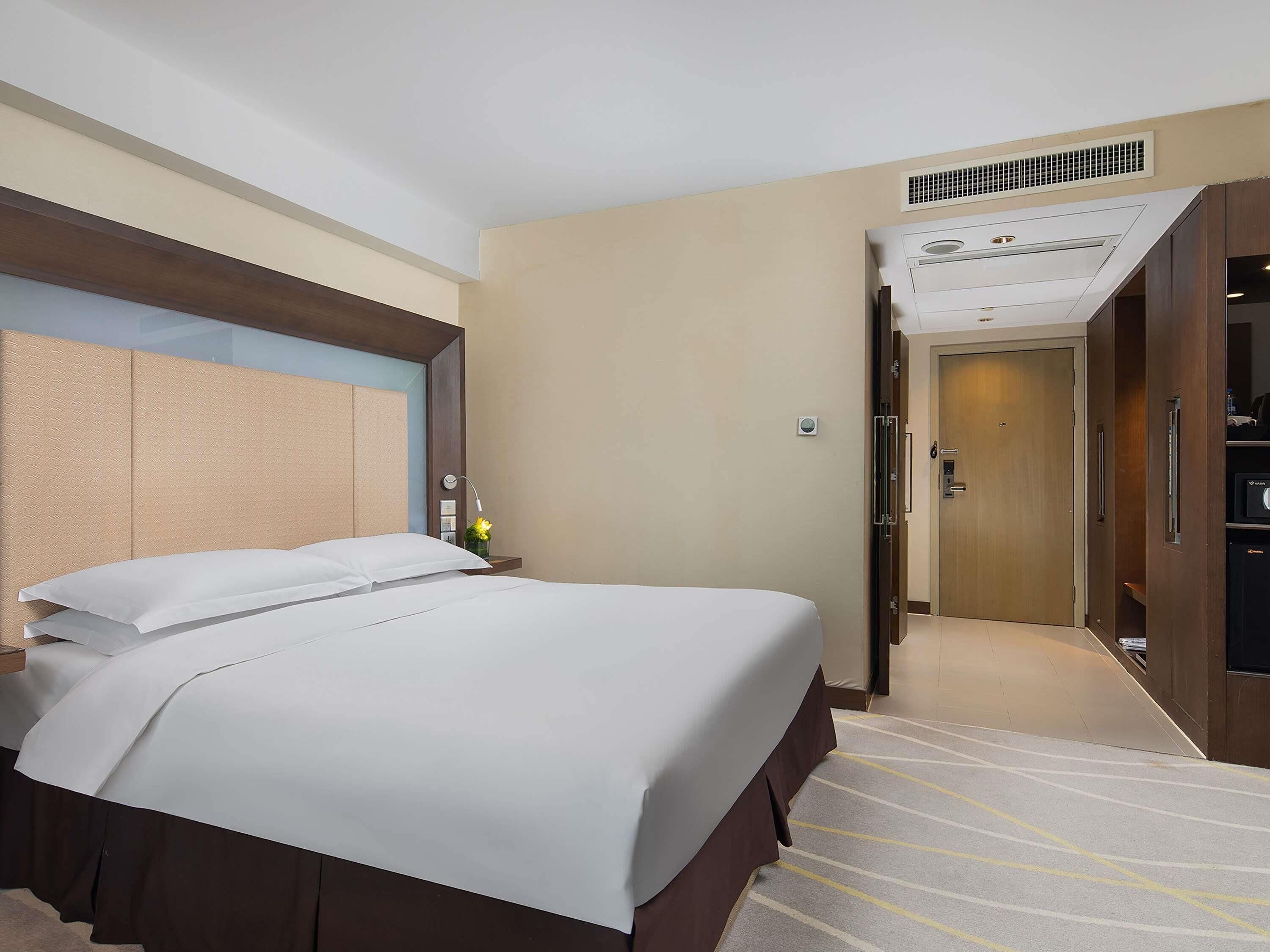Standaard kamer (1 double Bed) | 1 slaapkamer, luxe beddengoed, een kluis op de kamer, een bureau