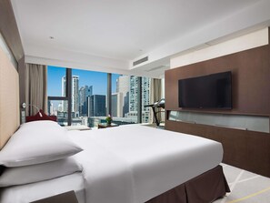 ห้องสวีท, วิวเมือง (1 double bed) | 1 ห้องนอน, เครื่องนอนระดับพรีเมียม, ตู้นิรภัยในห้องพัก, โต๊ะทำงาน