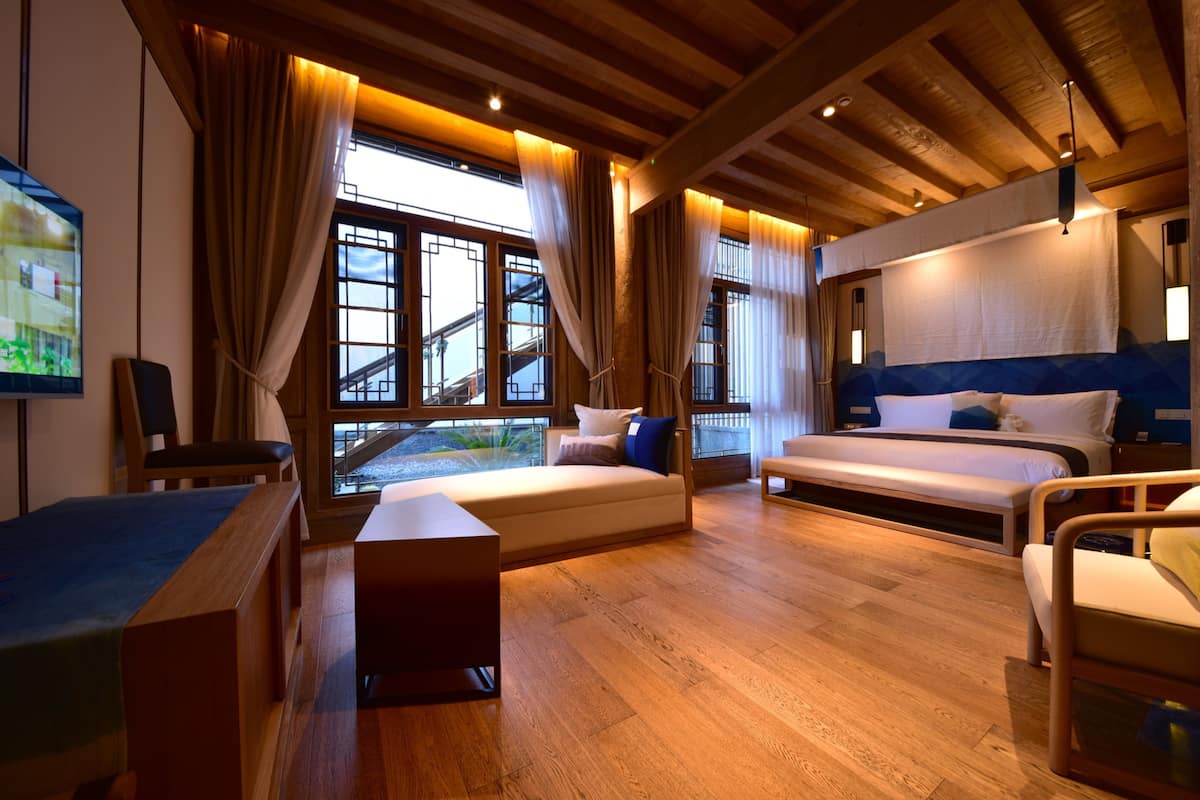 suite, 1 double bed (junior suite, 60 sqm, double bed) | minibar, in-room safe, soundproofing, free wifi