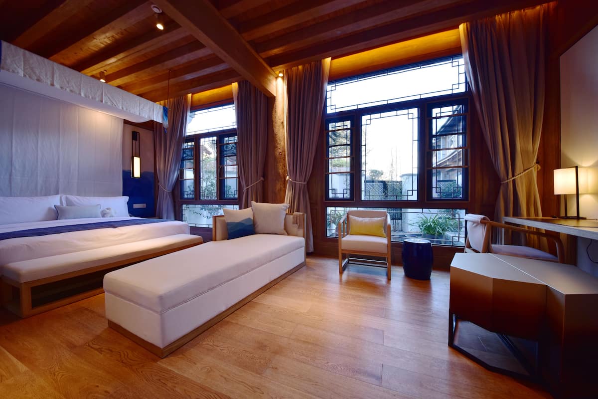 deluxe room, 1 double bed, courtyard view | minibar, in-room safe, soundproofing, free wifi