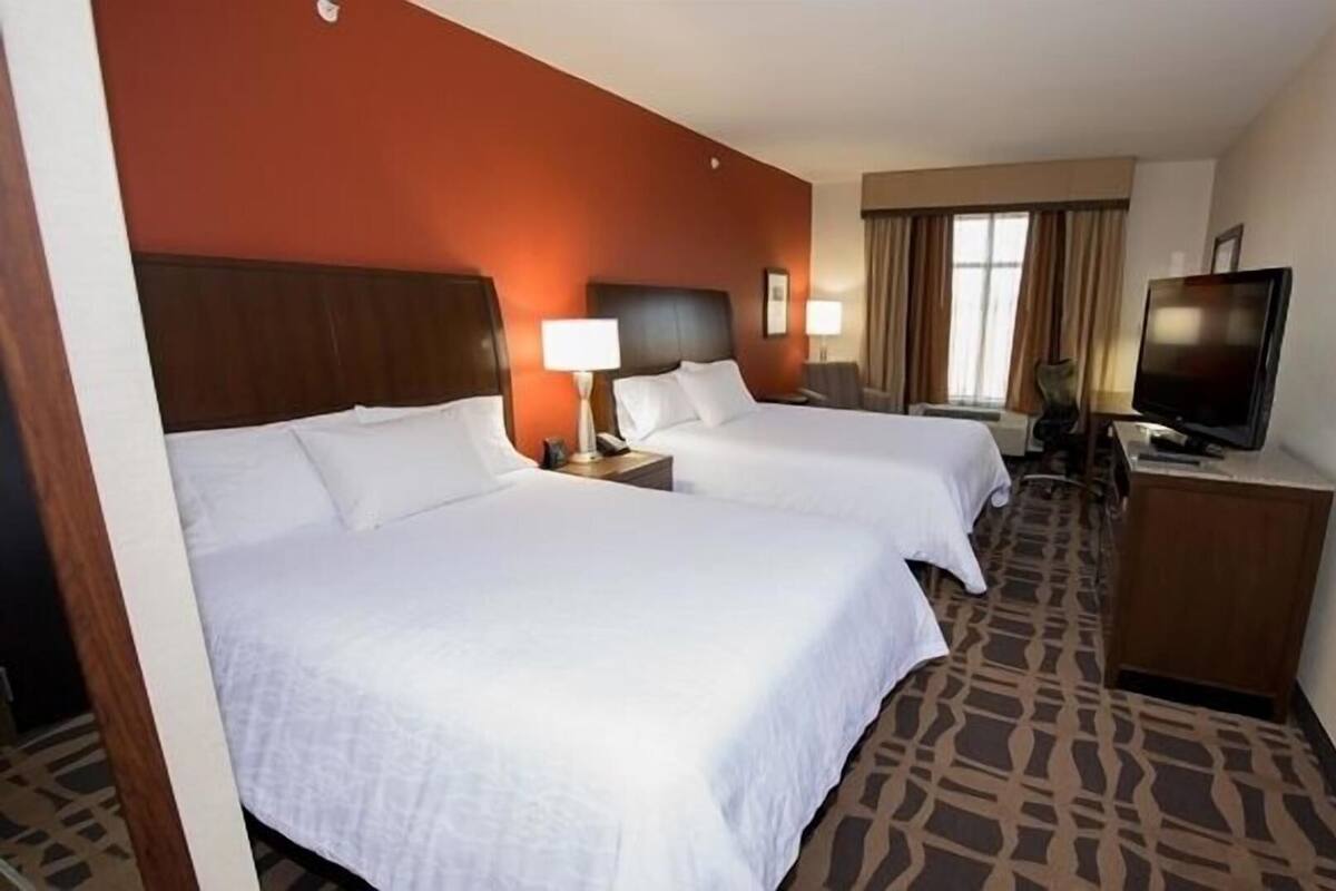 Ropa de cama de alta calidad y escritorio