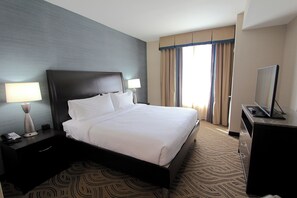 Premium bedding, desk, laptop workspace, blackout curtains - Hilton Garden Inn Findlay (Findlay)