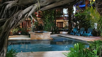 Kolam renang outdoor
