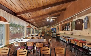 Restaurant - Strawberry Inn (Strawberry)