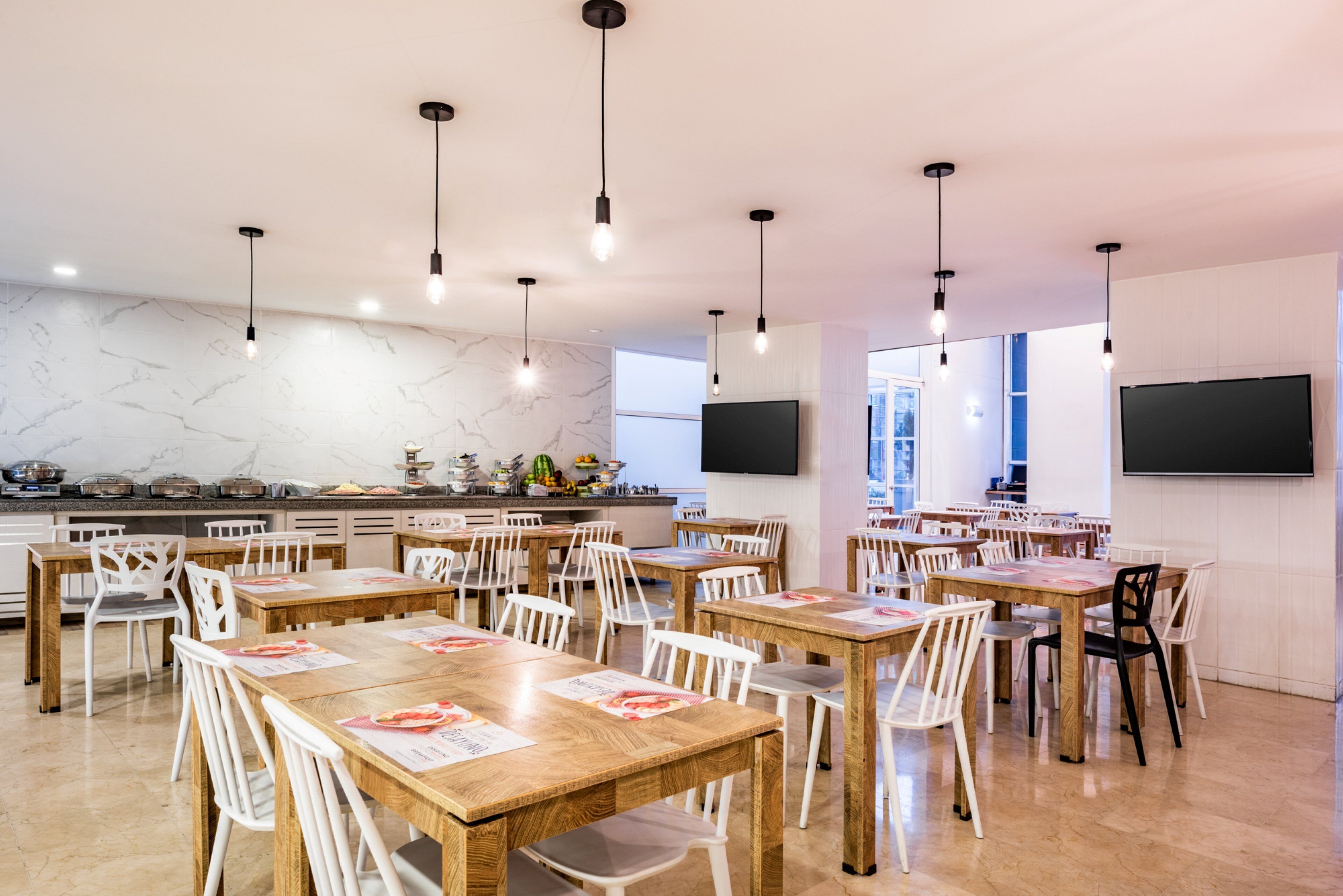 Free daily buffet breakfast