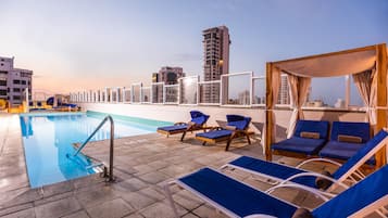 Außenpool, Liegestühle