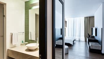 Superior Room, 1 King Bed | Premium bedding, pillowtop beds, in-room safe, desk