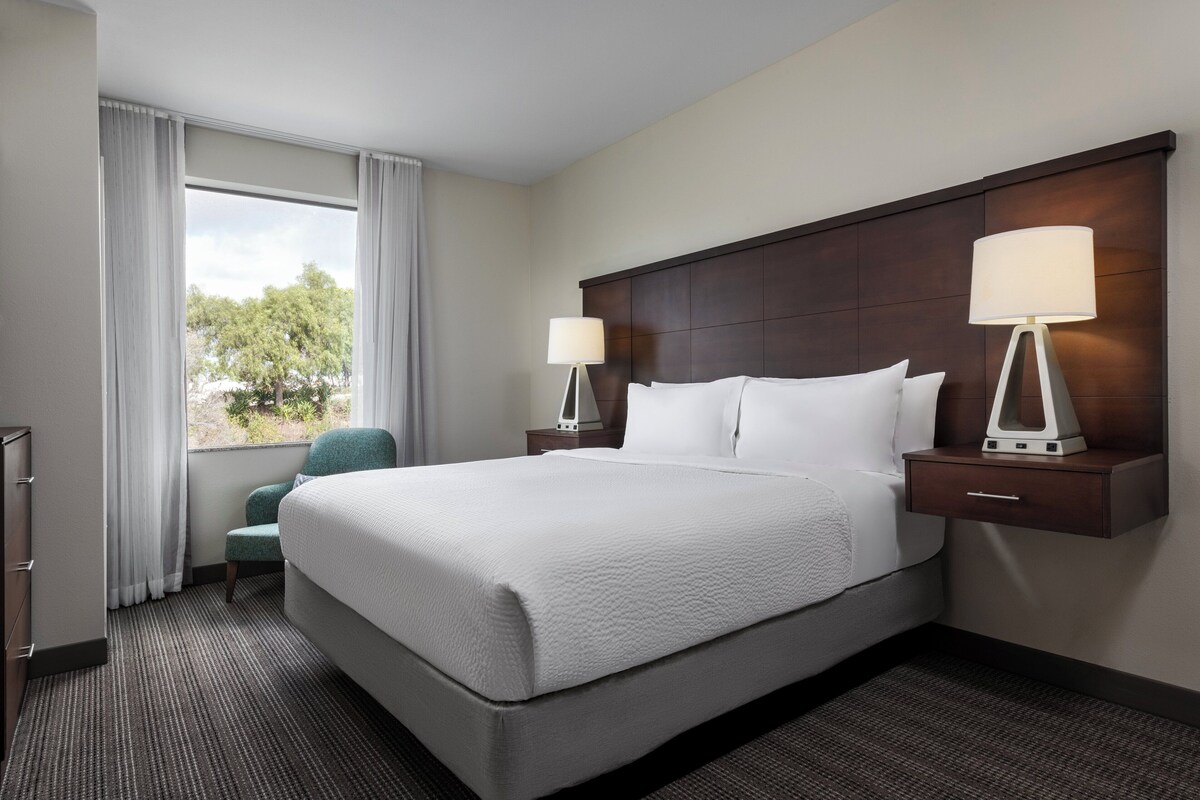 In-room safe, desk, iron/ironing board, cribs (free)