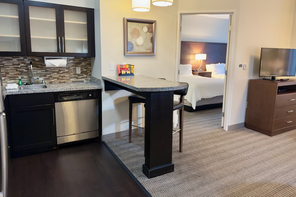 1 bedroom, in-room safe, desk, iron/ironing board