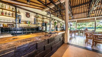 ์์นจ ์์ฌ, ์ ์ฌ ์์ฌ, ์ ๋
์์ฌ ์ ๊ณต, ์ธ๋๋ค์์ ์๋ฆฌ