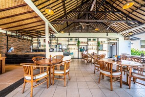 Breakfast, lunch, dinner served; Indonesian cuisine  - Ocean Sun Dive Resort (Tulamben)