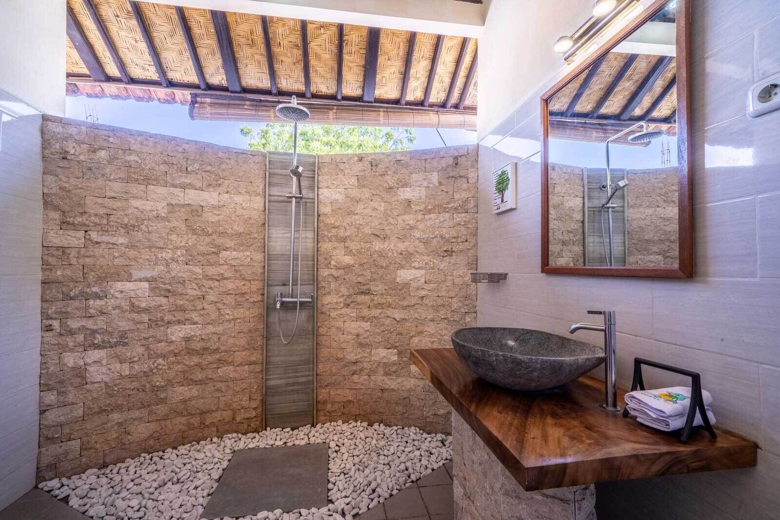 shower, free toiletries, hair dryer, towels