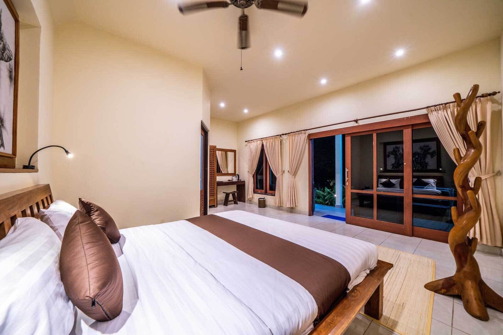 bungalow | in-room safe, desk, rollaway beds, free wifi