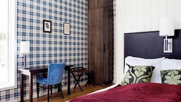 Escritorio, wifi gratis y ropa de cama