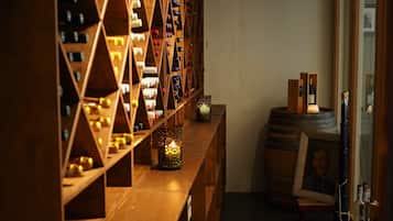 حيث تُقدم وجبات الإفطار، الغداء، العشاء، الأطباق الإسكندنافية