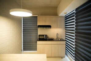 Full-size fridge, microwave, espresso maker, cookware/dishes/utensils - The Olives (Dhaka)