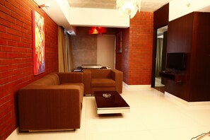 42-inch LED TV with cable channels, TV, video game console - The Olives (Dhaka)