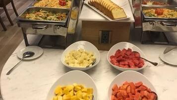 Breakfast, lunch, dinner served; international cuisine