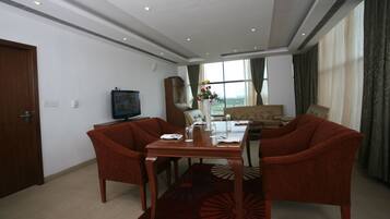 32-inch LCD TV with cable channels, TV