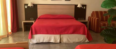 Escrivaninha, espaço de trabalho para notebook, quartos à prova de som