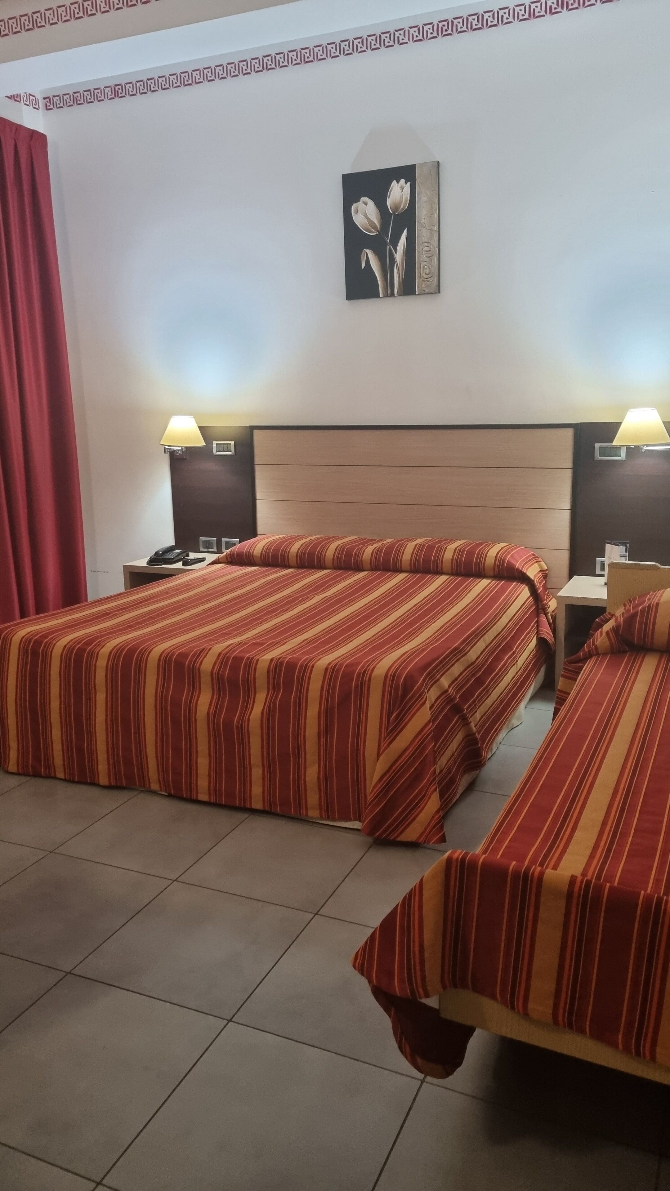 Desk, laptop workspace, soundproofing, free WiFi