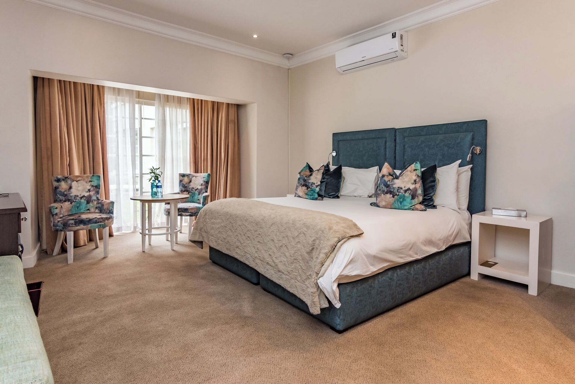 executive room, 1 king bed, non smoking, pool view | 1 bedroom, in-room safe, iron/ironing board, free wifi