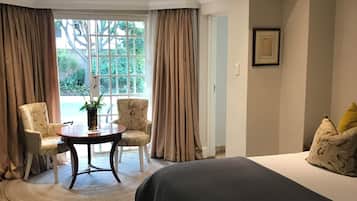 Superior Room (King ) | In-room safe, iron/ironing board, free WiFi