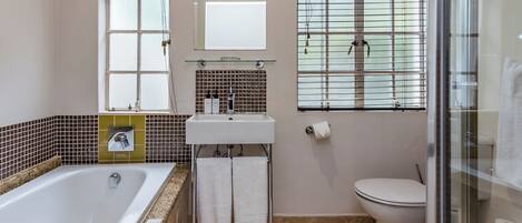 A modern bathroom with a bathtub, sink, and toilet.
