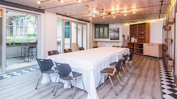 Meeting facility