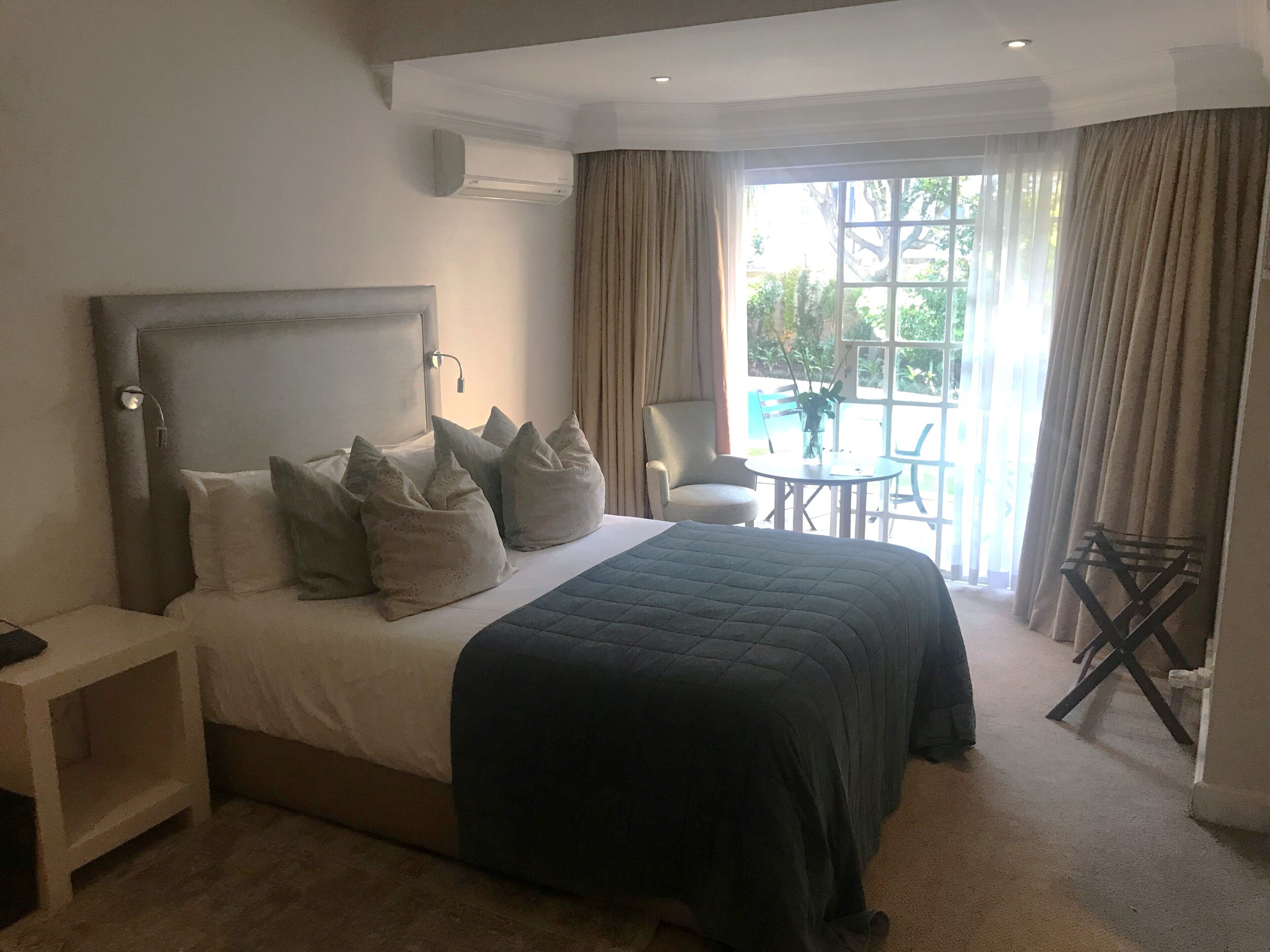 Superior Room (King ) | In-room safe, iron/ironing board, free WiFi