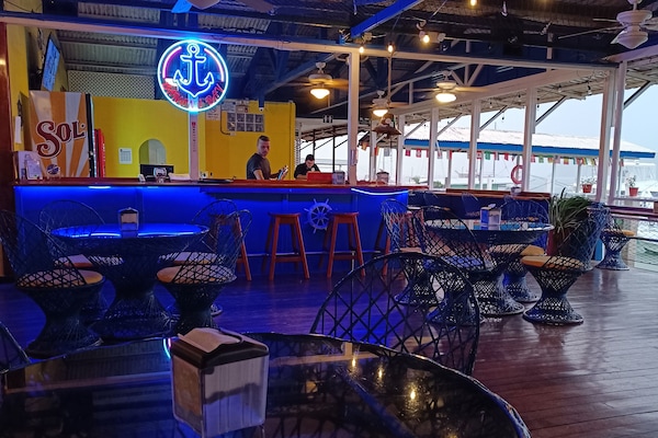 Lunsj og middag serveres, internasjonale retter