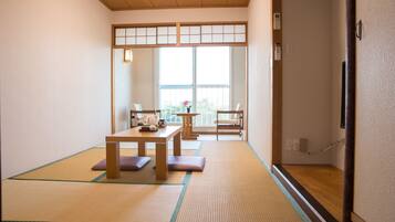 Desk, laptop workspace, iron/ironing board, free WiFi