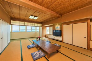 Desk, laptop workspace, iron/ironing board, free WiFi