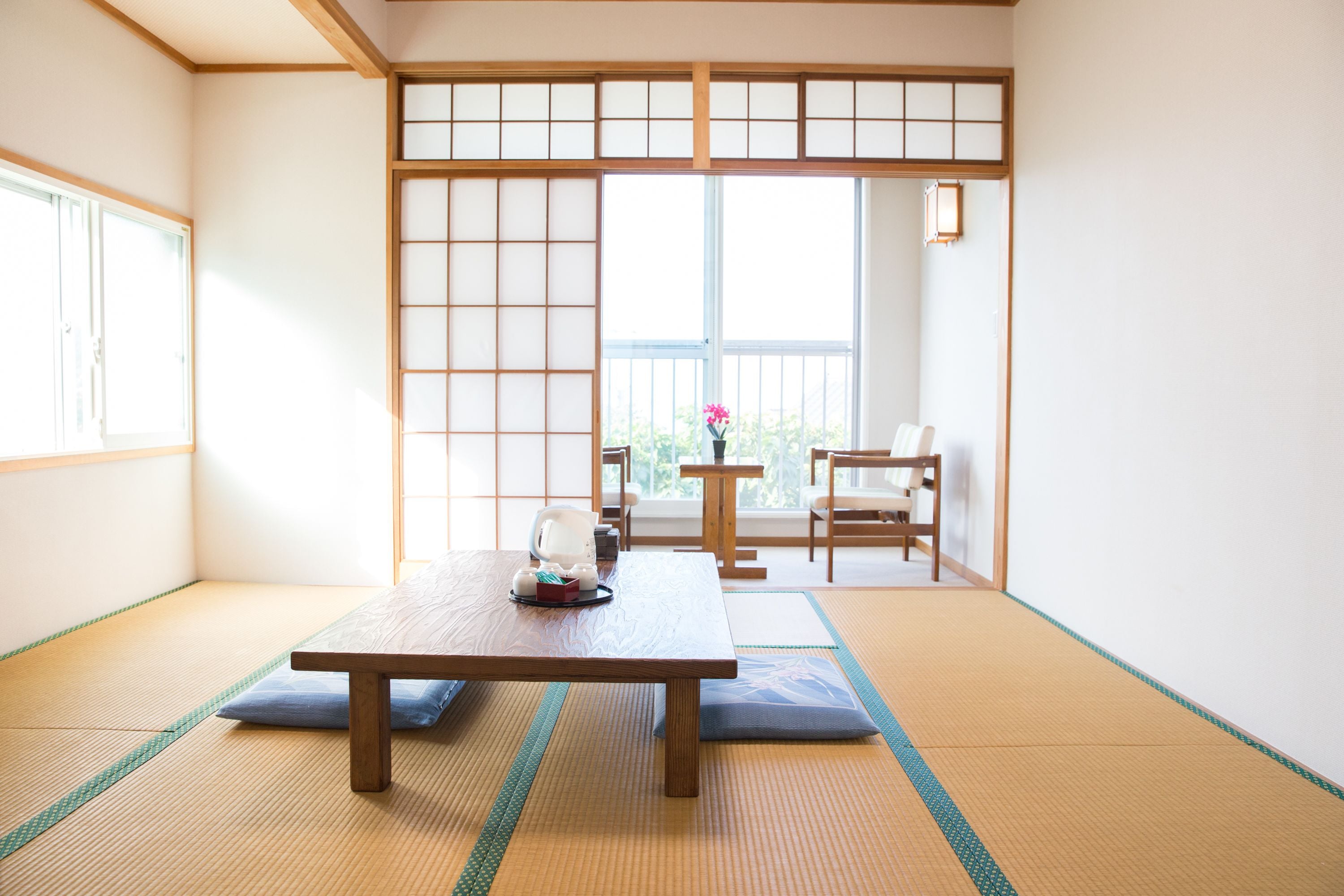 Habitación tradicional, baño compartido (8-10 Tatami) | Escritorio y espacio para trabajar con laptop 