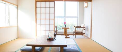 Japanese-Style Room (8-10 Tatami), Shared Bathroom | Desk, laptop workspace, iron/ironing board, free WiFi
