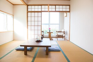 Traditional-Zimmer, Gemeinschaftsbad (8-10 Tatami) | Schreibtisch, laptopgeeigneter Arbeitsplatz, Bügeleisen/Bügelbrett