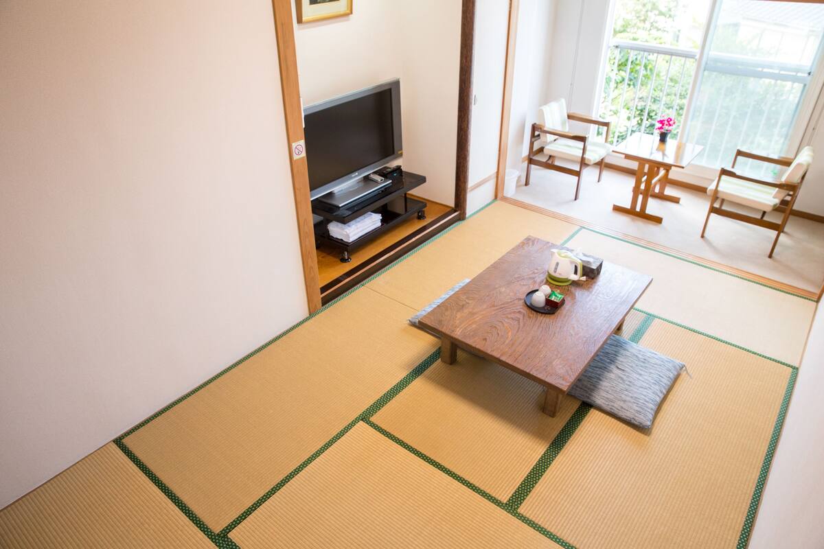 Tavanomainen huone, jaettu kylpyhuone (7.5 Tatami) | Työpöytä, kannettavalle tietokoneelle sopiva työtila