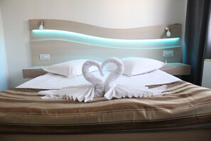 Chambre Double pour 1 personne, vue parc | Minibar, coffres-forts dans les chambres, bureau