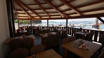 Regional cuisine, alfresco dining