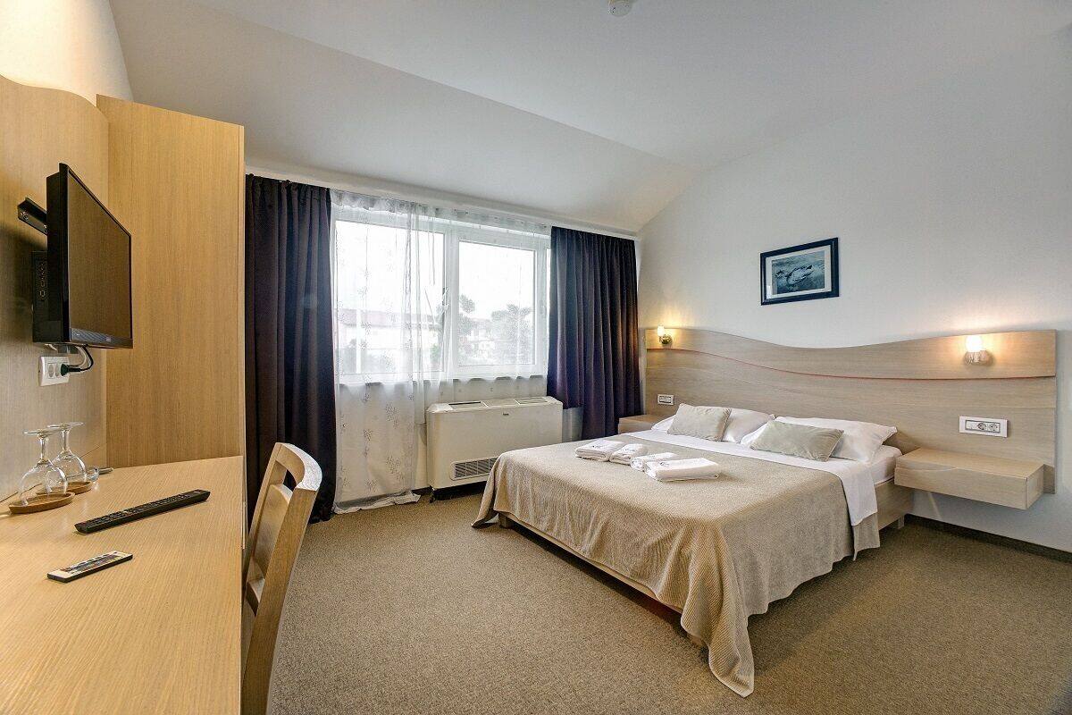 Double Room Single Use | 浴室 | 淋浴/盆浴组合、免费洗浴用品、吹风机、毛巾