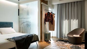 Superior-Zimmer | Zimmersafe, Schreibtisch, Verdunkelungsvorhänge, kostenloses WLAN