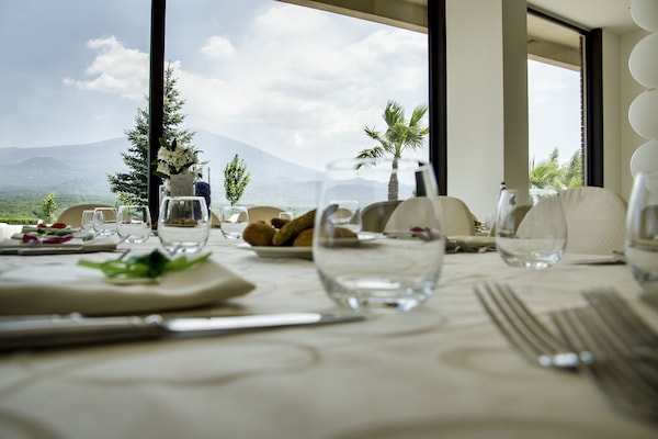 Déjeuner et dîner servis sur place