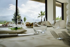 Lunch and dinner served